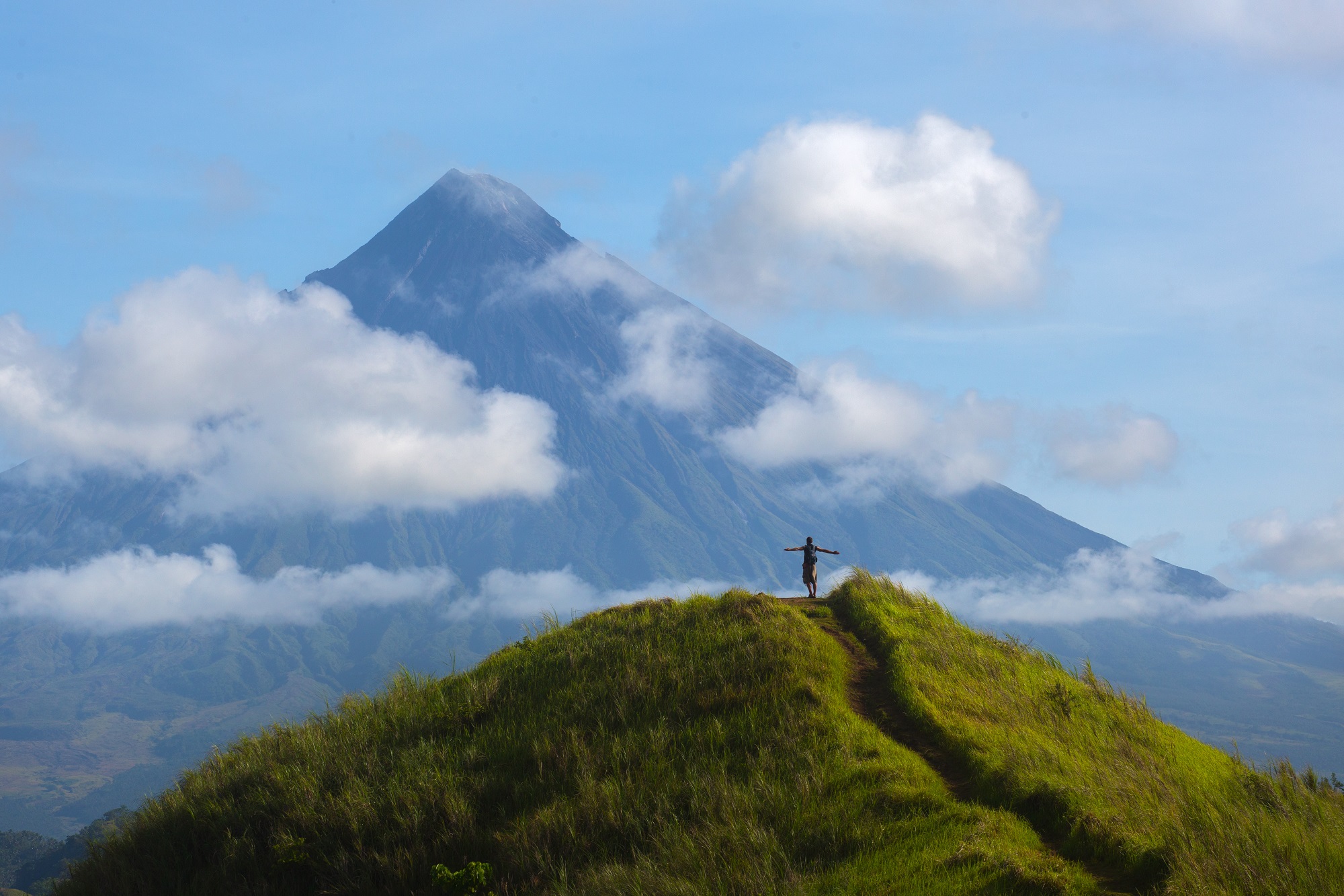 Marcheur sur le mont mayon