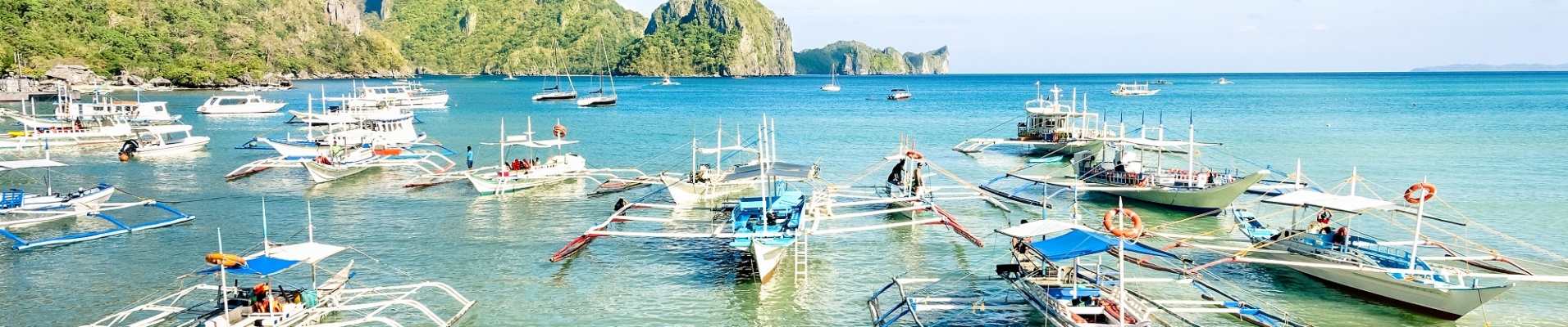 Front de mer à El Nido avec bangkas