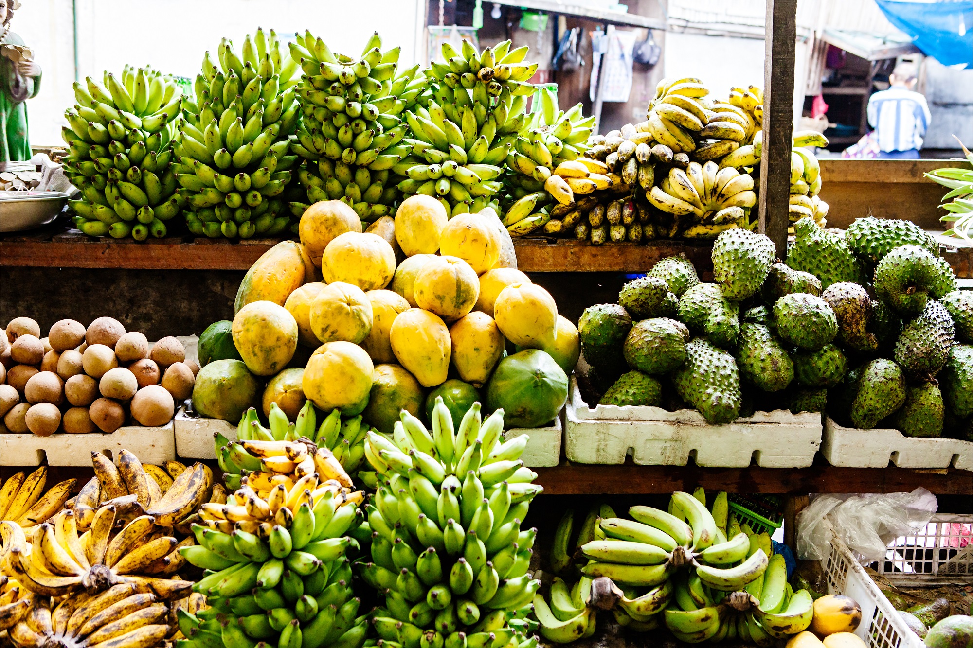 Fruits sur un stand de marché