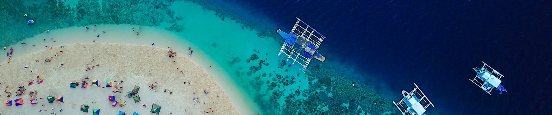 vue aérienne sur une plage des Philippines