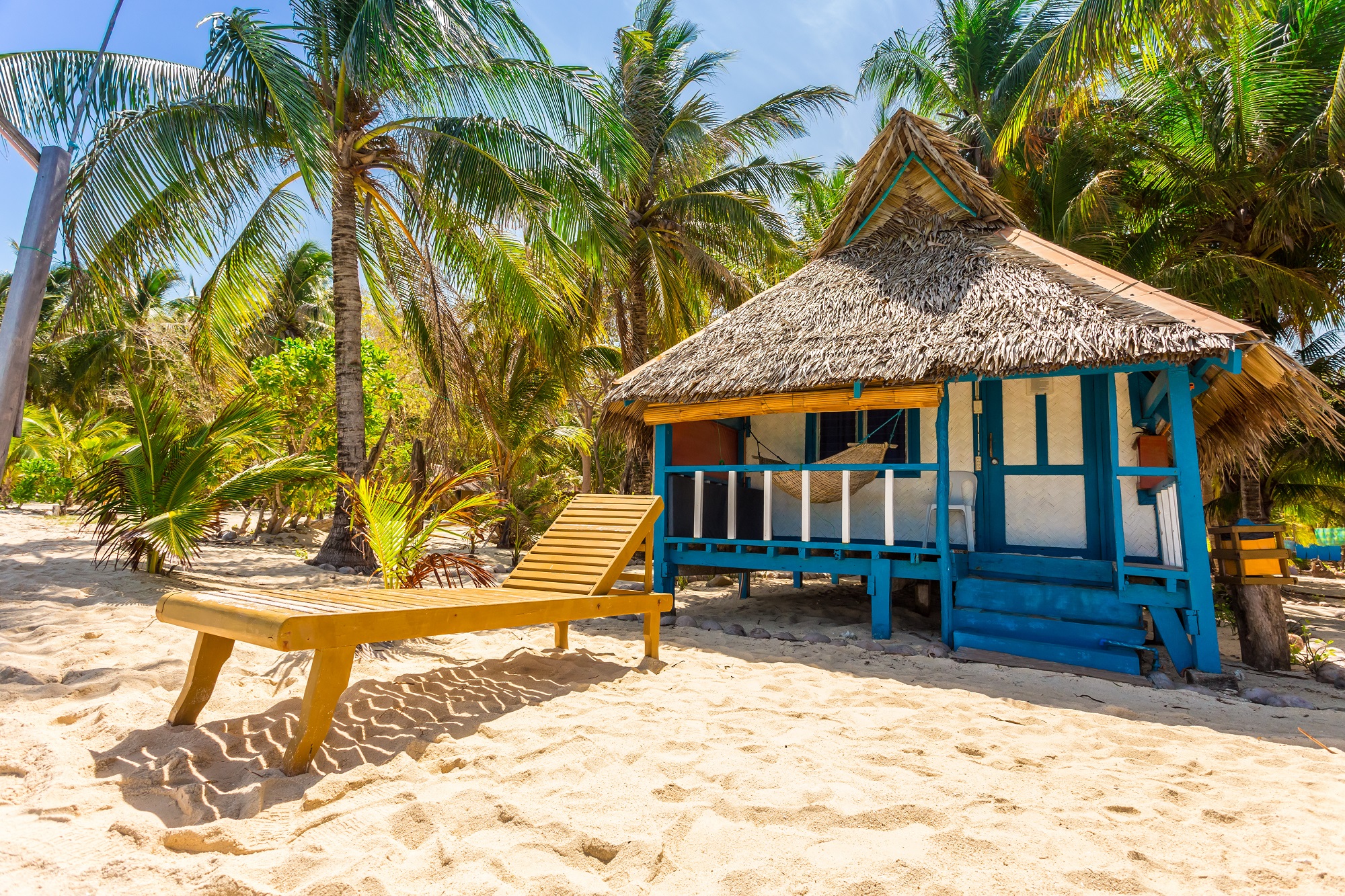 Plage de Modessa avec bungalow et transat
