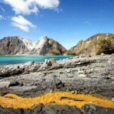 vue sur le lac au mont pinatubo