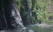 bateau voguant près des chutes de Pagsanjan