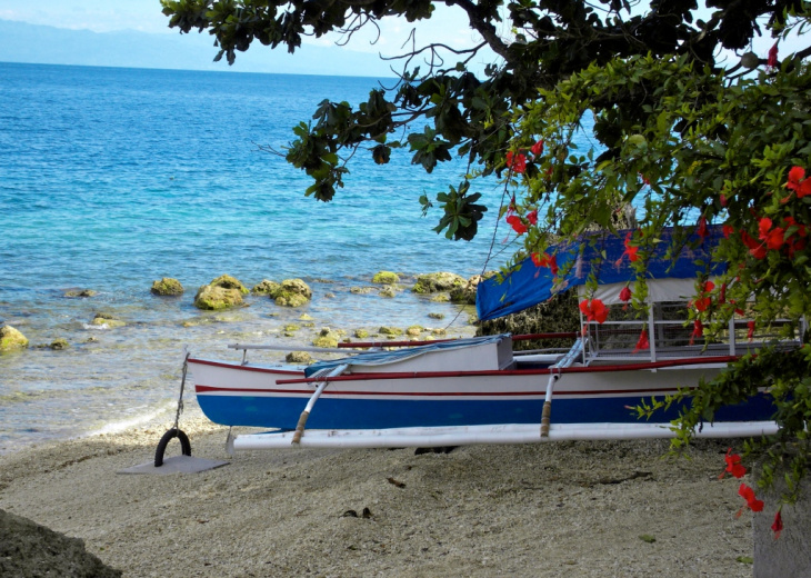 Bangka sur la plage privée du Fantasy Lodge