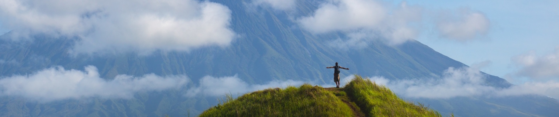 Marcheur sur le mont mayon